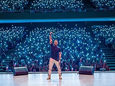Cidade do Guarujá recebe stand up comedy do humorista Flávio Andradde