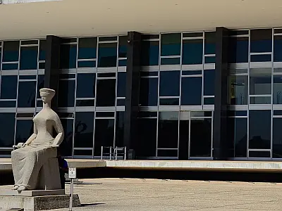 Partidos pedem redistribuição de ação sobre acordos de leniência