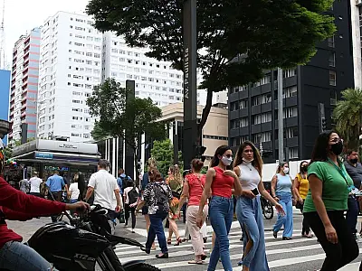 Brasil acumula 30,5 milhões de casos e 663,7 mil óbitos