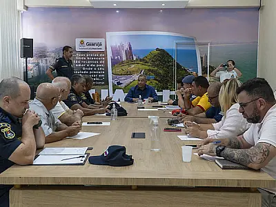 Verão em Guarujá vai contar com reforço de 100 guarda-vidas e novas regras para ônibus de turismo