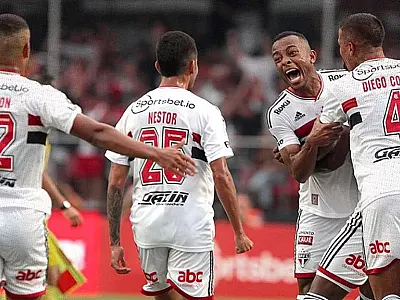 São Paulo vence Corinthians e vai disputar o título com o Palmeiras