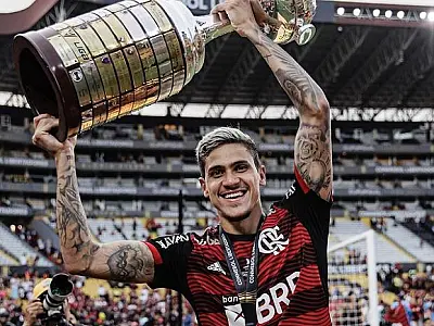 Flamengo anuncia renovação com o atacante Pedro até dezembro de 2027