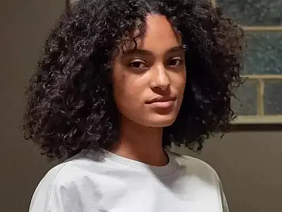 Atriz revelação de 'Renascer', intérprete de Teca foi descoberta vendendo cocadas na rua