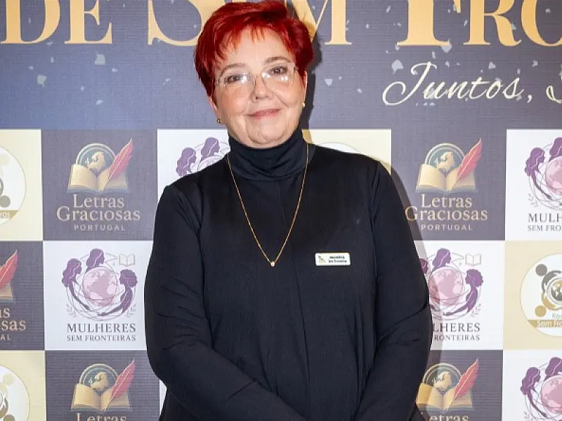 Sentimento que transborda em palavras: Helena Fraga lança Navegando na Poesia, seu 12º livro