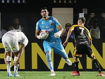 Santos fica duas vezes em vantagem, mas cede empate ao lanterna do Paulista