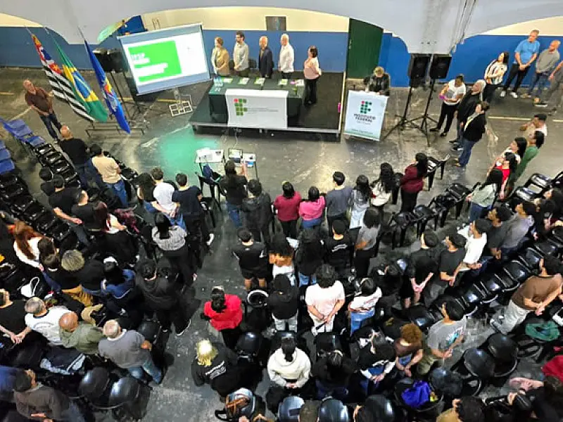 Guarujá sanciona lei que cria Programa de Incentivo ao Comércio Local
