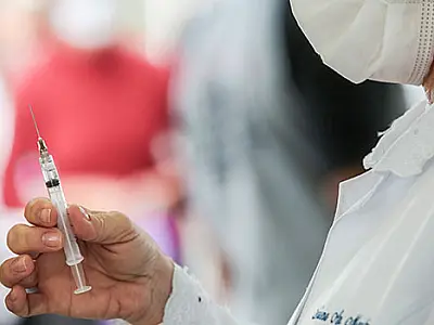 Praia Grande realiza vacinação contra covid-19, gripe e outras doenças  no fim de semana