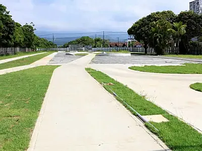 Obras de construção do novo parque de lazer no Bairro Mirim em Praia Grande/SP avançam