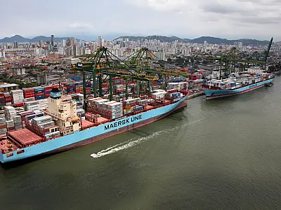 Porto de Santos tem atividades interrompidas por 20 horas devido ao mau tempo