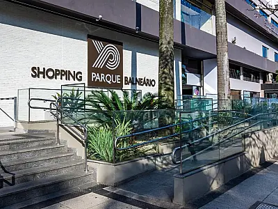 Shopping Parque Balneário entra no clima da Copa com espaço reservado para troca de figurinhas

