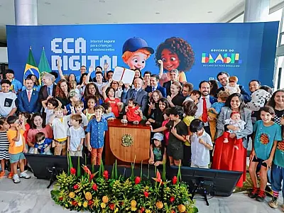 "Estamos garantindo que nossos jovens possam estar online em segurança", diz Lula