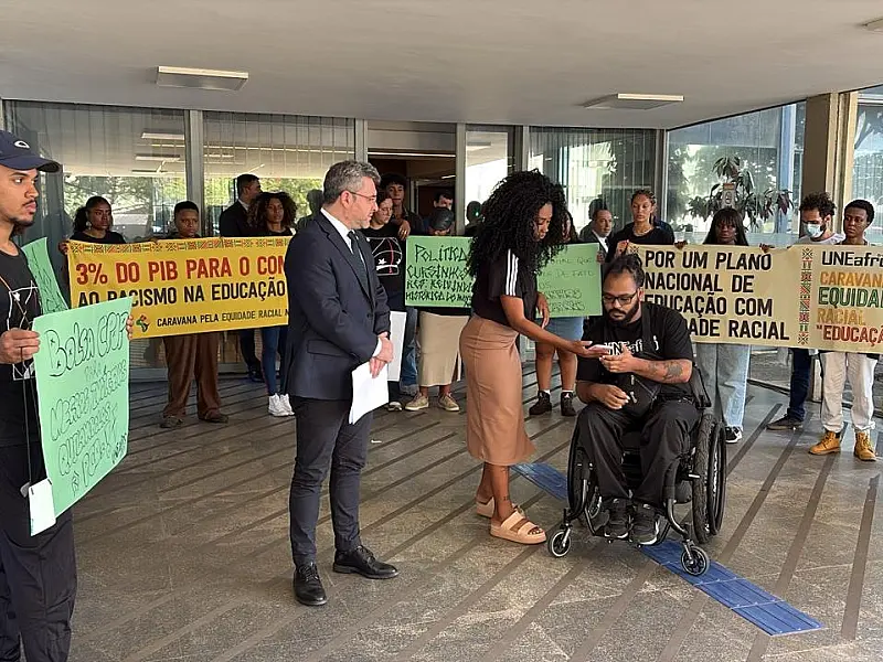Após pressão do movimento negro, MEC prorroga prazo de edital