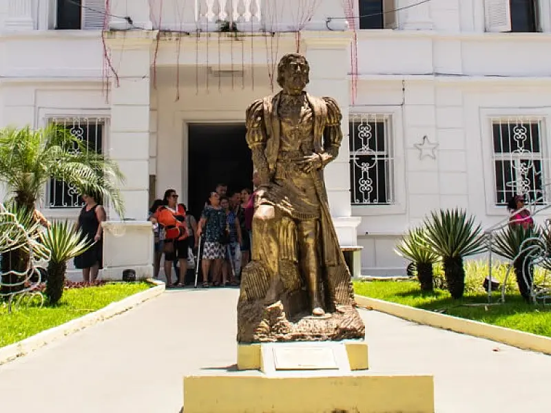 São Vicente abre concurso público com 59 vagas para três cargos