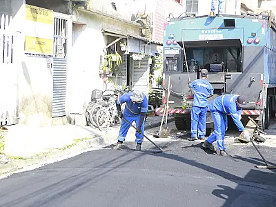 Prefeitura avança com Operação Tapa Buraco em vias no Guarujá, coordenada pela Seurb