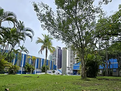 Guarujá oferece aulas gratuitas de tênis para crianças e adolescentes