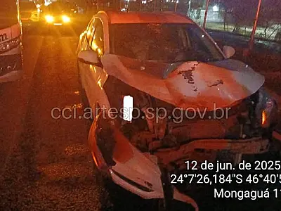 Acidente grave interdita totalmente faixa da rodovia no trecho de Mongaguá