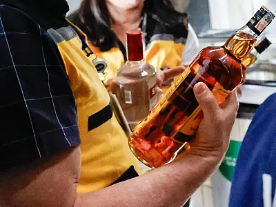 Conheça sinais e sintomas de alerta para intoxicação por metanol e saiba como tratar
