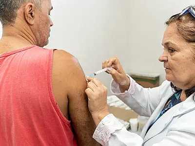Vacinação: Guarujá aplica mais de 3 mil doses no Dia "D" contra a gripe