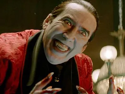 Como 'Renfield' revive o vampiro predador com comédia de escritório