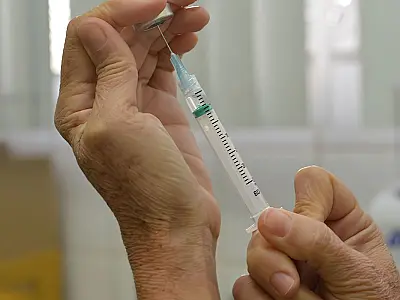 Vacinas também ajudam a conter surgimento de bactérias resistentes