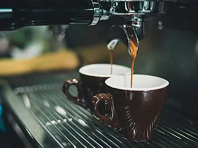 Café moído dispara nos supermercados, mas bares e restaurantes seguram o preço do cafezinho