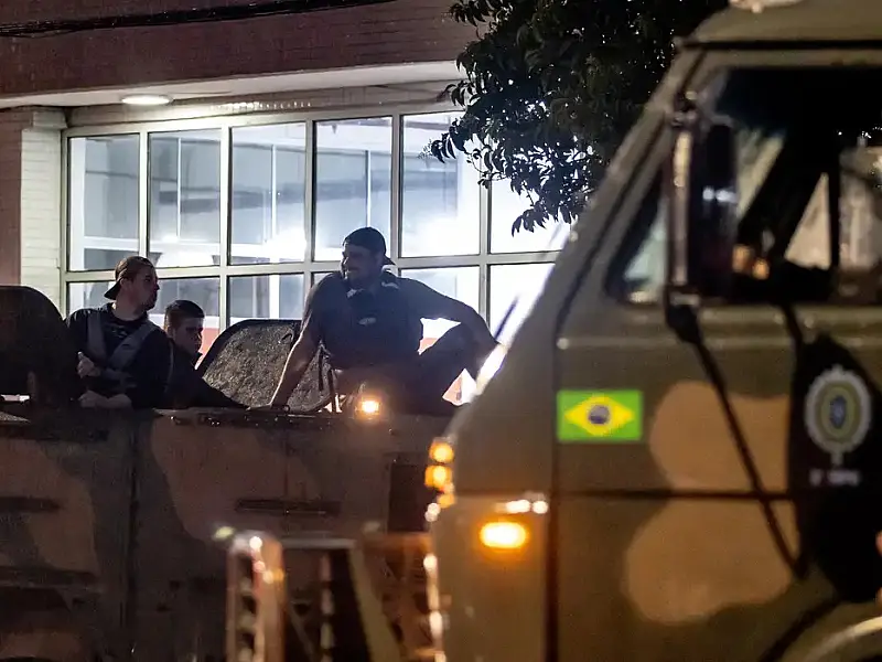 RS: Defesa Civil retira moradores de bairro com risco de deslizamento