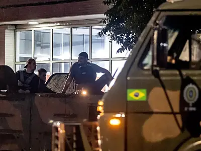 RS: Defesa Civil retira moradores de bairro com risco de deslizamento