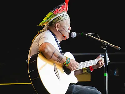 Artista indígena Guaraci Tupi lança álbum autoral em homenagem ao irmão em Peruíbe