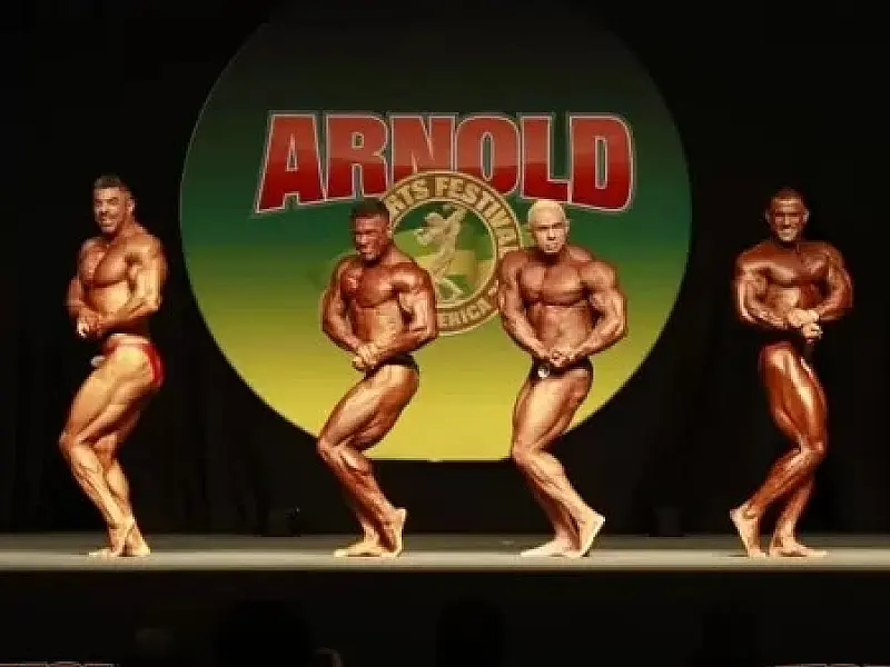 Arnold fura bolha do fisiculturismo, bate recorde e vira 'mini Olimpíadas'