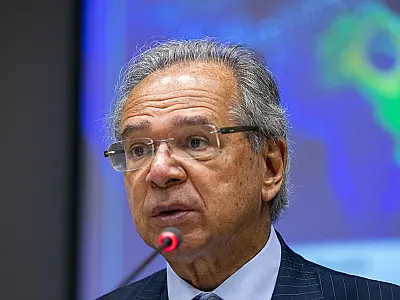 Guedes culpa guerra e pandemia, mas mínimo já não tinha aumento real antes