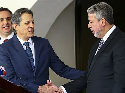 Lira quer votar arcabouço, Carf e reforma tributária a partir de julho