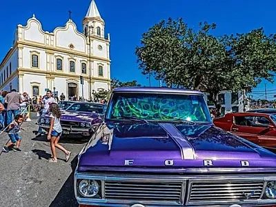 A paixão por carros antigos movimenta até a geração de negócios