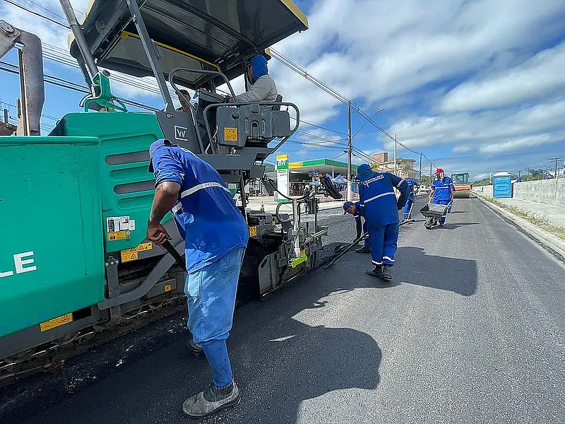 Obras da D. Pedro I avançam com aplicação de 400 toneladas de asfalto