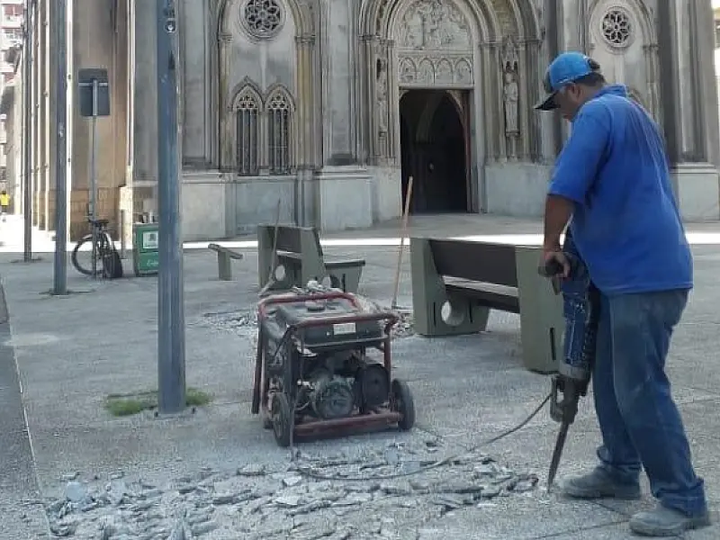 Praça e fonte entram em novas etapas de recuperação em Santos