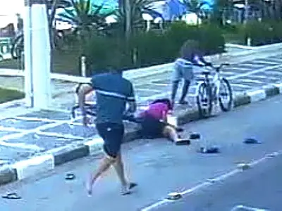Casal de turistas é roubado e atirado ao chão por bandidos na orla da praia de Guarujá