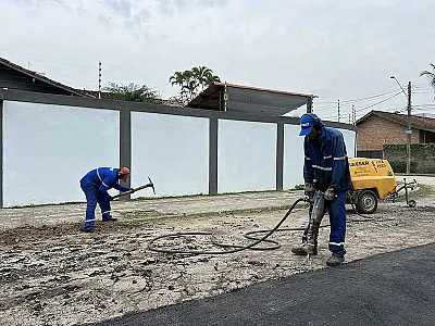 Prefeitura de Guarujá pavimenta Rua Elias Fausto Pacheco, no Jardim Virgínia