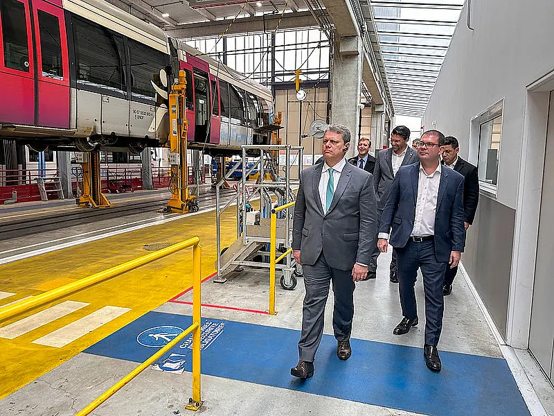 Túnel Santos-Guarujá e transporte sobre trilhos são destaques do Governo de SP na França
