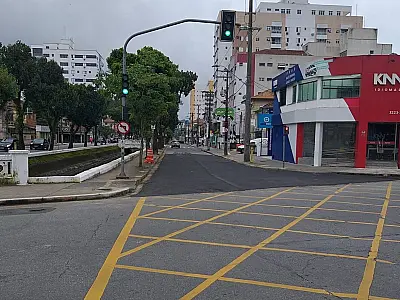Trecho da Avenida Bernardino de Campos, em Santos, é liberado ao trânsito