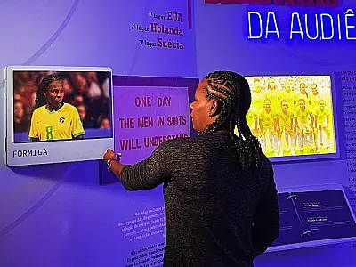 Mostra traz a luta da mulher no futebol e a história da Copa feminina
