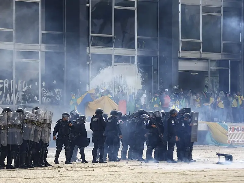 Especialistas apontam intenções por trás da tentativa de golpe em 8/1