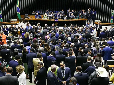 Câmara suspende trechos de decretos de Lula sobre saneamento
