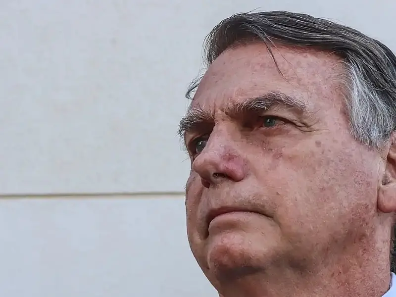 Ordem do STF determina que Bolsonaro entregue passaporte à Justiça
