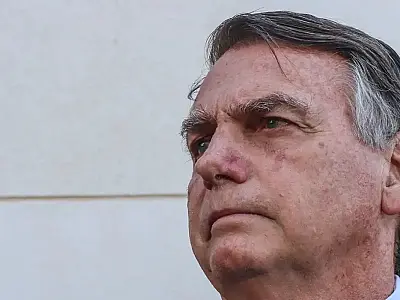 Ordem do STF determina que Bolsonaro entregue passaporte à Justiça