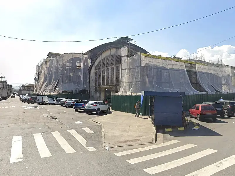 Obras do VLT interditam via na região do Mercado Municipal de Santos