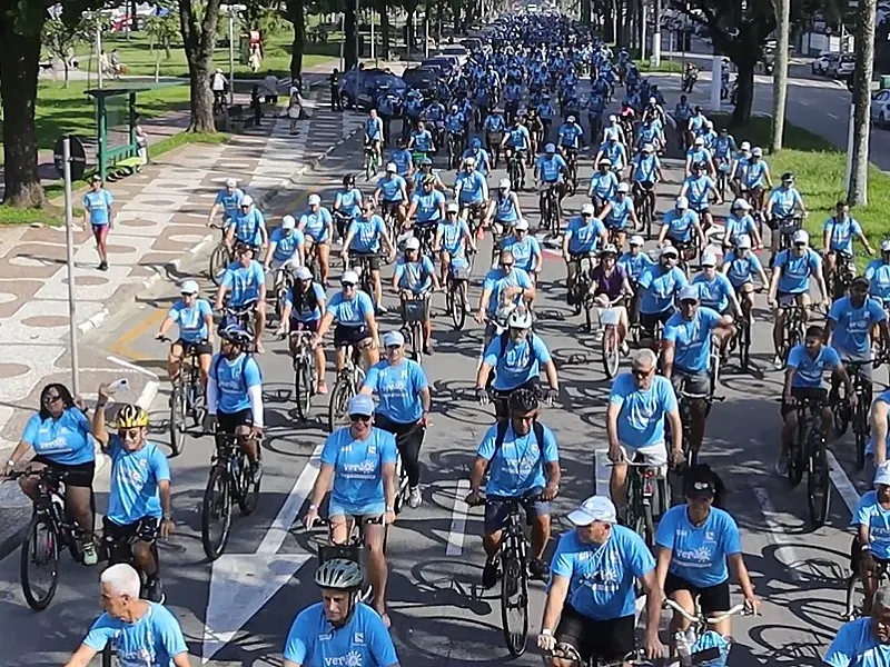 Passeio Ciclístico "Pedal para Todos Santos Brasil" reúne centenas de pessoas em Santos