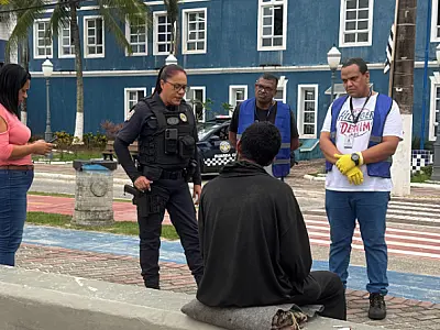 Ação integrada atende pessoas em situação de rua no Centro de Mongaguá