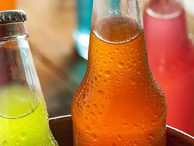 Bebidas açucaradas elevam risco de mortalidade por câncer de fígado, diz estudo