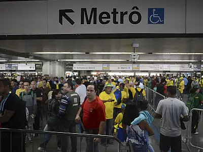 Catracas do metrô de SP passam a aceitar cartões de crédito e débito