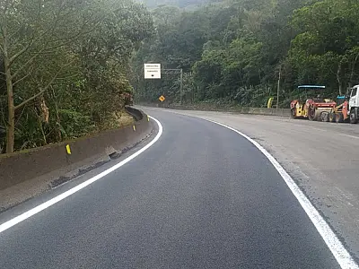 Ecovias intensifica revitalização do pavimento na serra da rodovia Anchieta em setembro