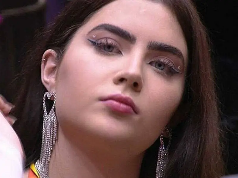 Jade se recusa a voltar para festa ao ouvir música de Arthur Aguiar